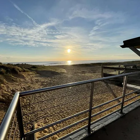 Charmant studio rénové à 50m de la plage avec terrasse et parking - FR-1-224C-82 Apartamento *