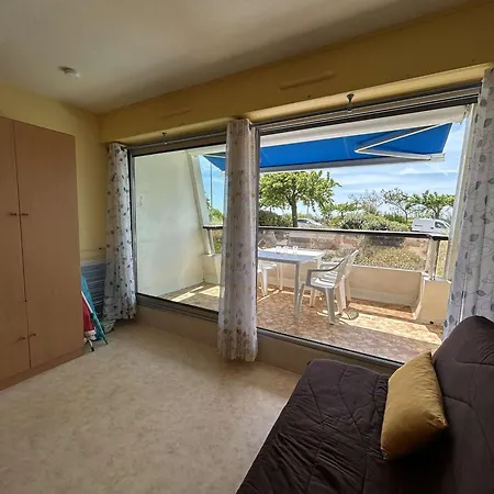 Charmant studio rénové à 50m de la plage avec terrasse et parking - FR-1-224C-82 *