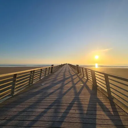 Charmant studio rénové à 50m de la plage avec terrasse et parking - FR-1-224C-82 Apartamento